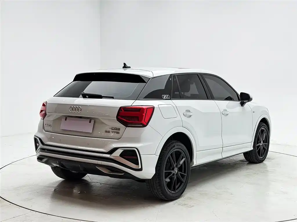 Audi Q2 L 35 TFSI Progressive Dynamic