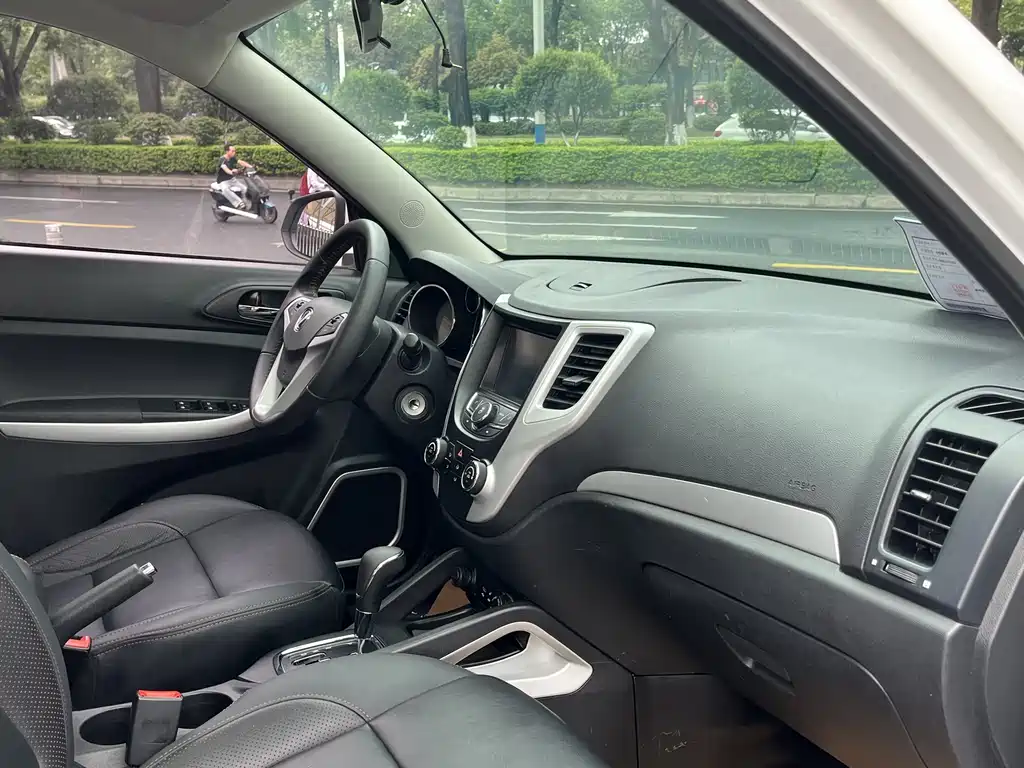 Changan CS35 1.6 L Auto Luxury CN-V