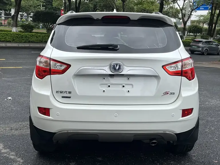 Changan CS35 1.6 L Auto Luxury CN-V