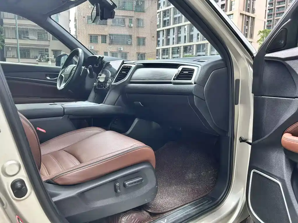 Honda UR-V 370 TURBO 4 WD Premium CN-V