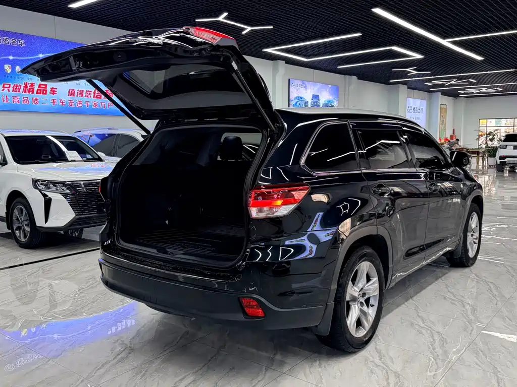 Highlander 2.0 T 4 WD Luxury 7-seat CN-V