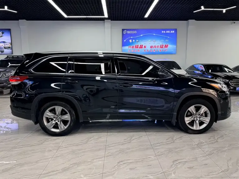 Toyota Highlander 2.0 T 4 WD Luxury 7-seat CN-V