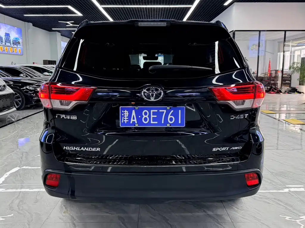 Highlander 2.0 T 4 WD Luxury 7-seat CN-V
