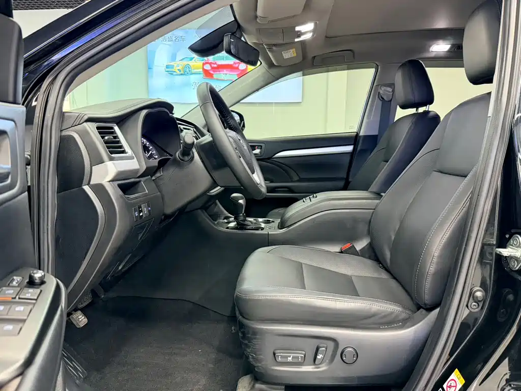 Highlander 2.0 T 4 WD Luxury 7-seat CN-V