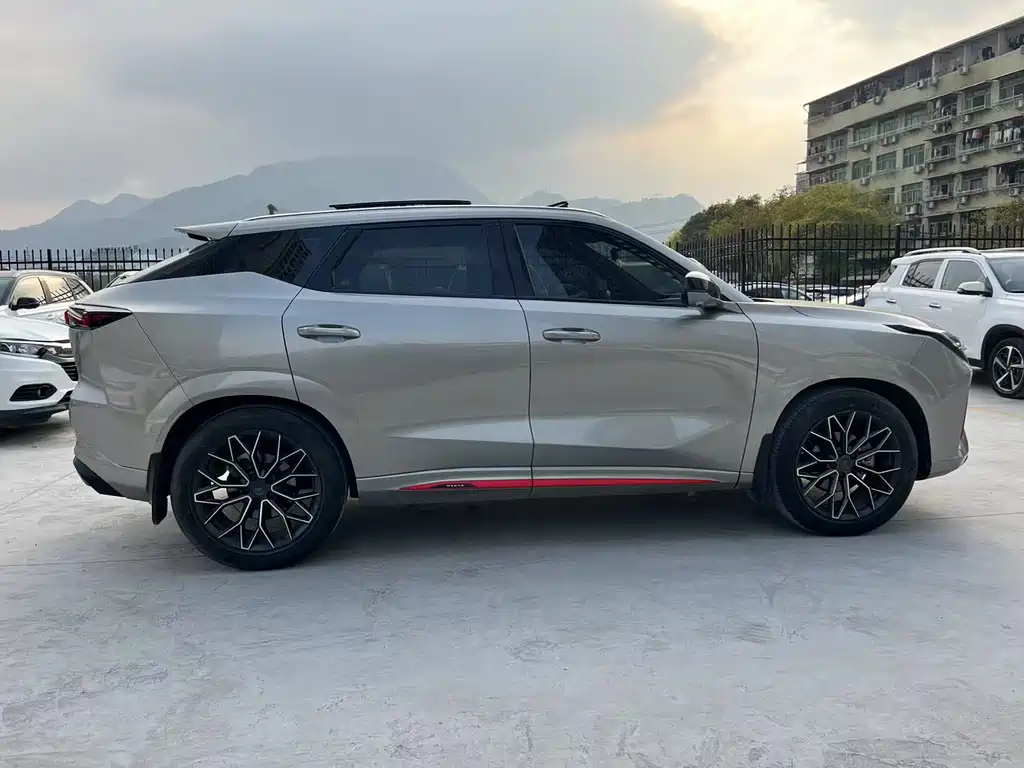 Changan Oshan Z6 Blue Whale 1.5 T DCT Smart Supreme
