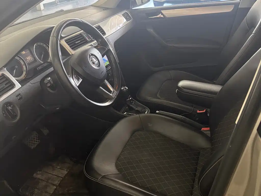 Rapid 1.6 L Auto Comfort