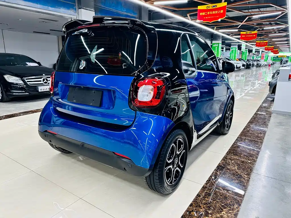smart fortwo smart fortwo 2018款 0.9 T 66千瓦硬顶先锋版 国V