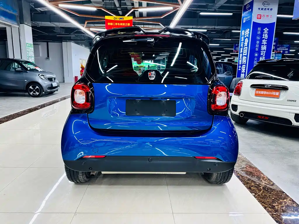 smart fortwo smart fortwo 2018款 0.9 T 66千瓦硬顶先锋版 国V