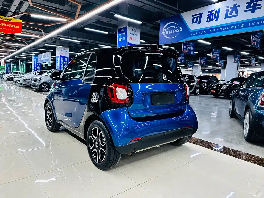 smart fortwo smart fortwo 2018款 0.9 T 66千瓦硬顶先锋版 国V