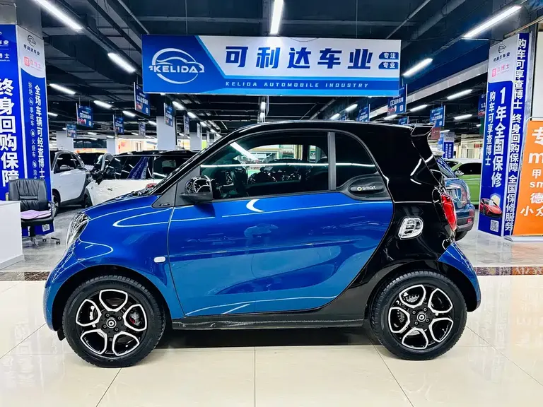 smart fortwo smart fortwo 2018款 0.9 T 66千瓦硬顶先锋版 国V