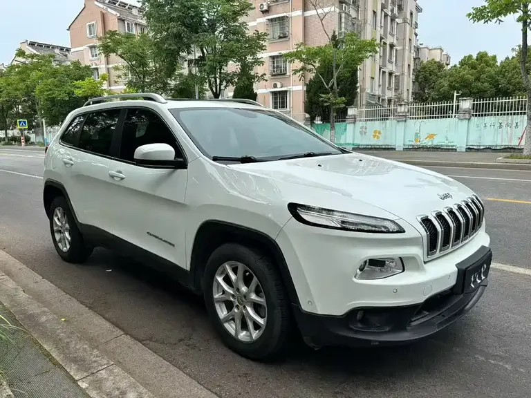 Jeep Cherokee 2.0 L Superior