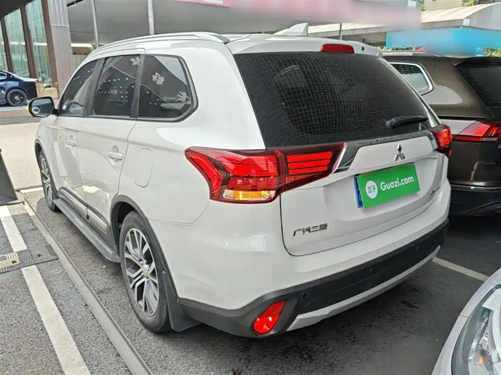 Outlander 2.0 L 2 WD Excellence 7-seat