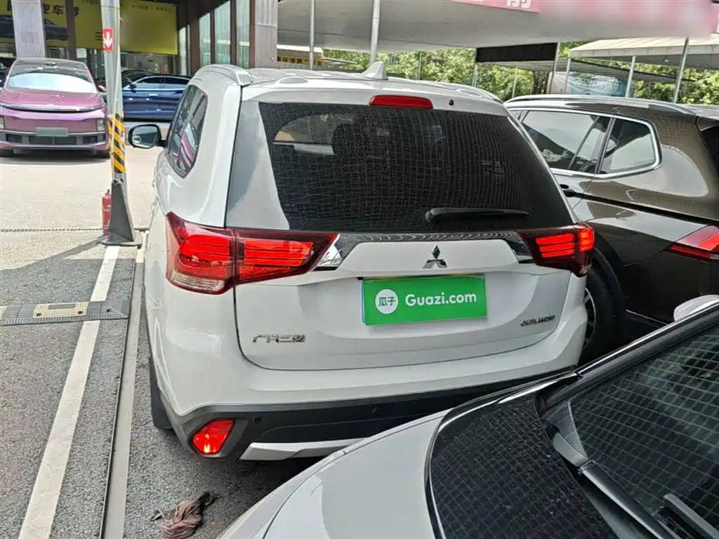 Outlander 2.0 L 2 WD Excellence 7-seat
