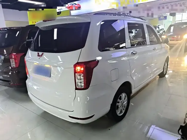 Wuling Hongguang 1.5 L S Standard CN-VI LAR