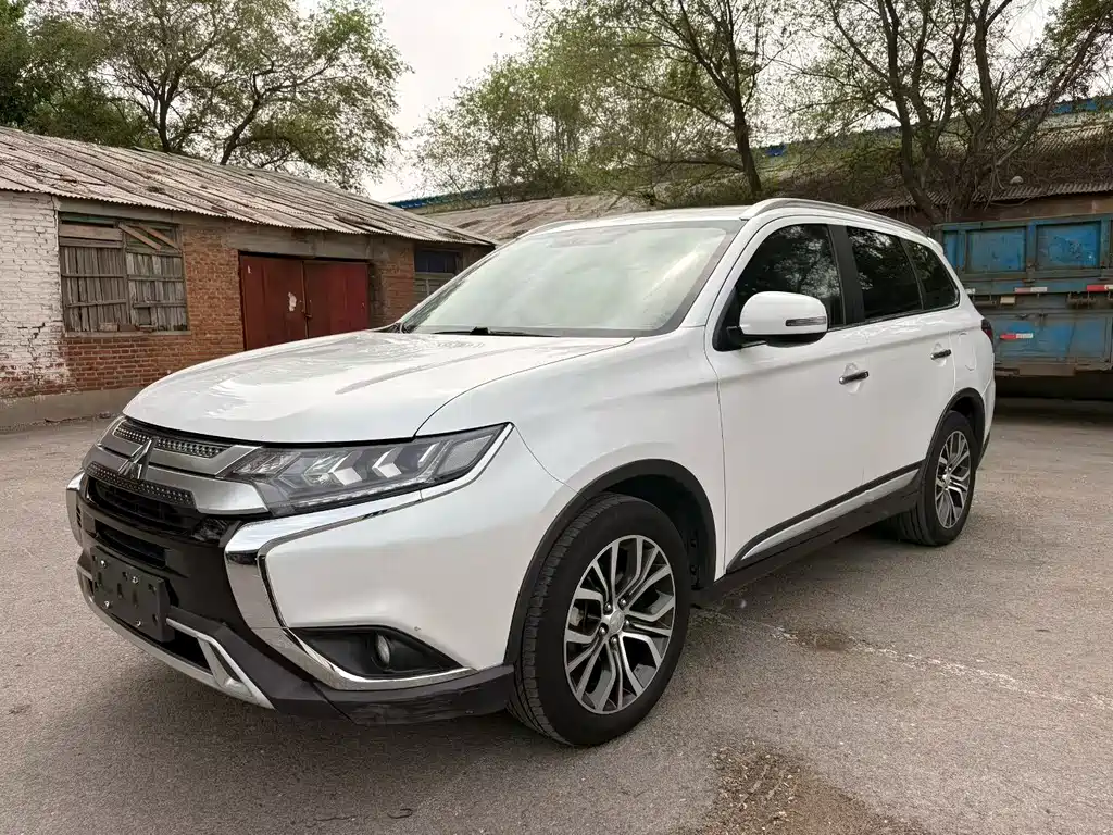 Outlander 2.4 L 4 WD 5-seat