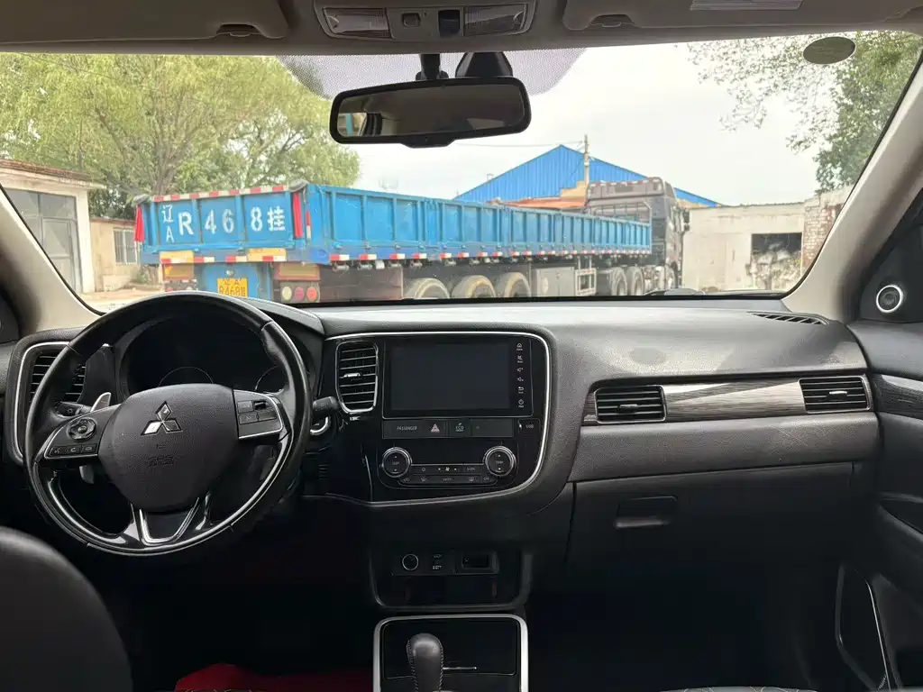 Outlander 2.4 L 4 WD 5-seat