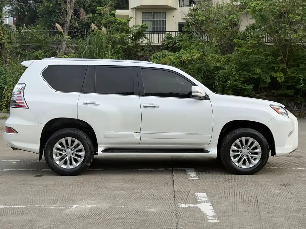Lexus GX 400 Distinguished