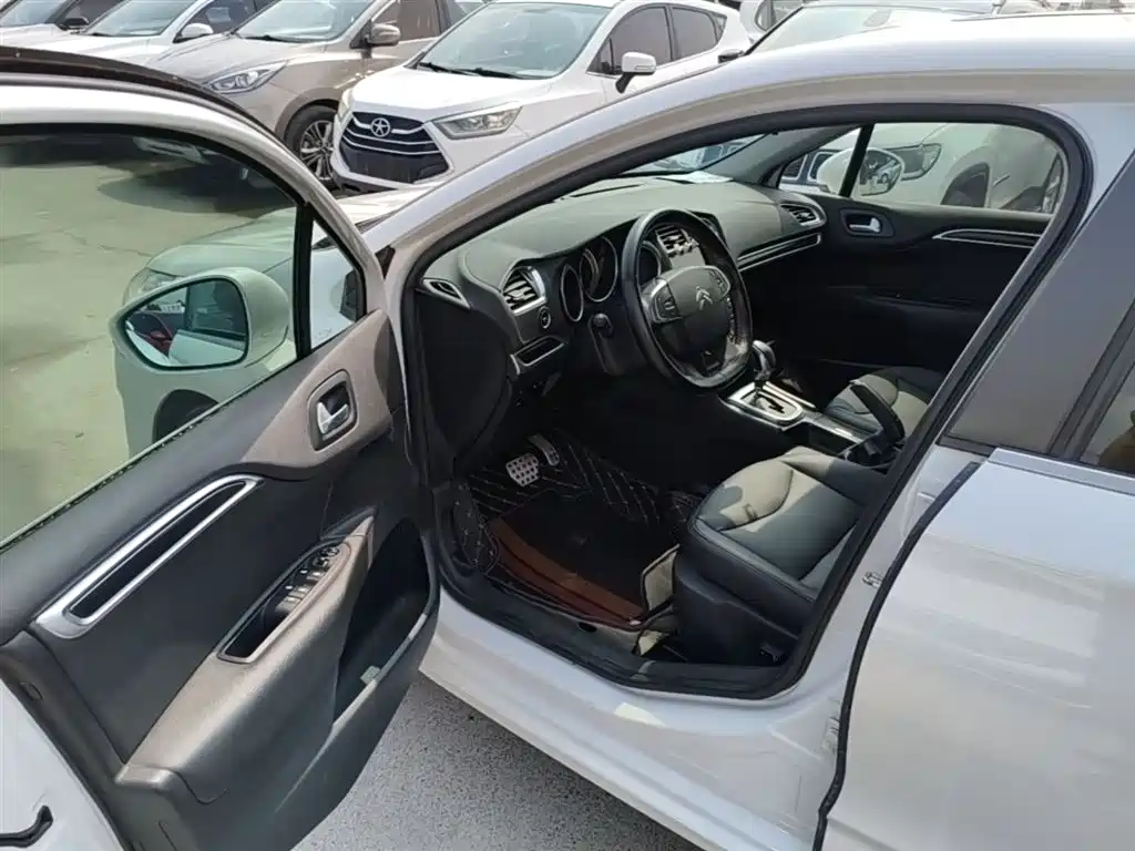 Citroen C4 L 雪铁龙C4 L 2015款 1.6 T 自动尊贵版