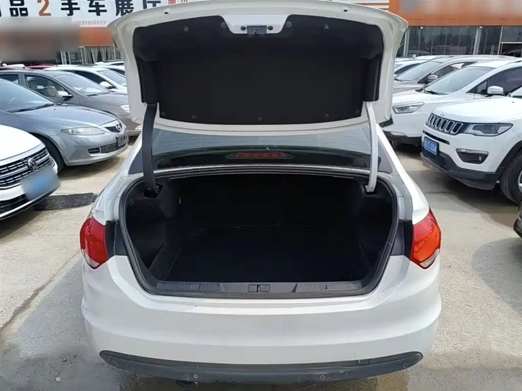 Citroen C4 L 雪铁龙C4 L 2015款 1.6 T 自动尊贵版