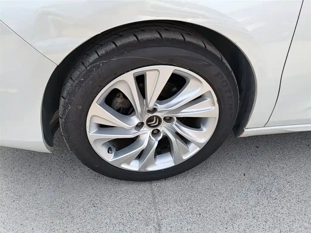 Citroen C4 L 雪铁龙C4 L 2015款 1.6 T 自动尊贵版