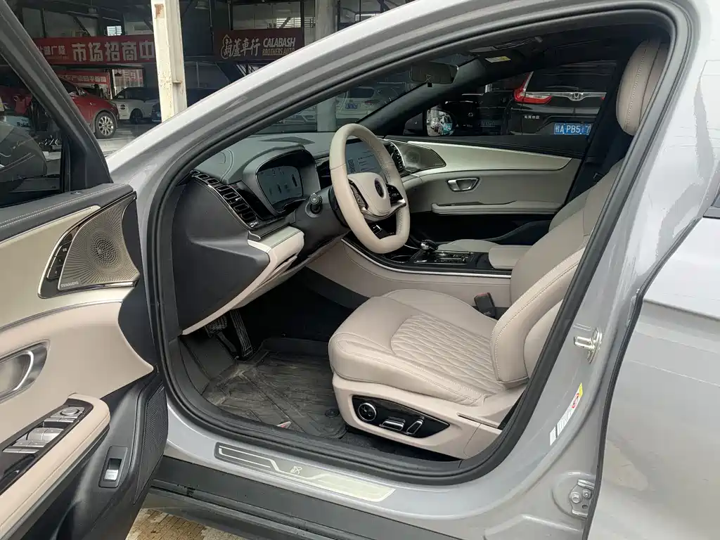 Han DM-i Smart Drive 125 KM Distinguished