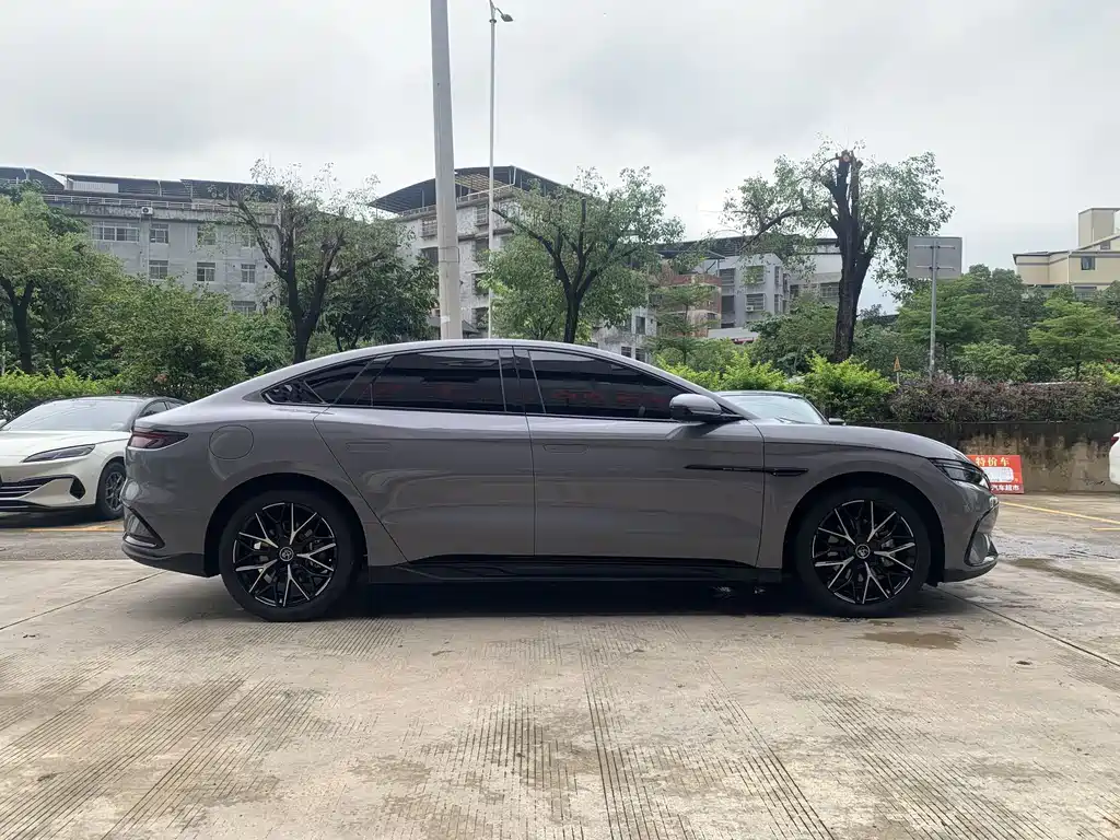 Han DM-i Smart Drive 125 KM Distinguished