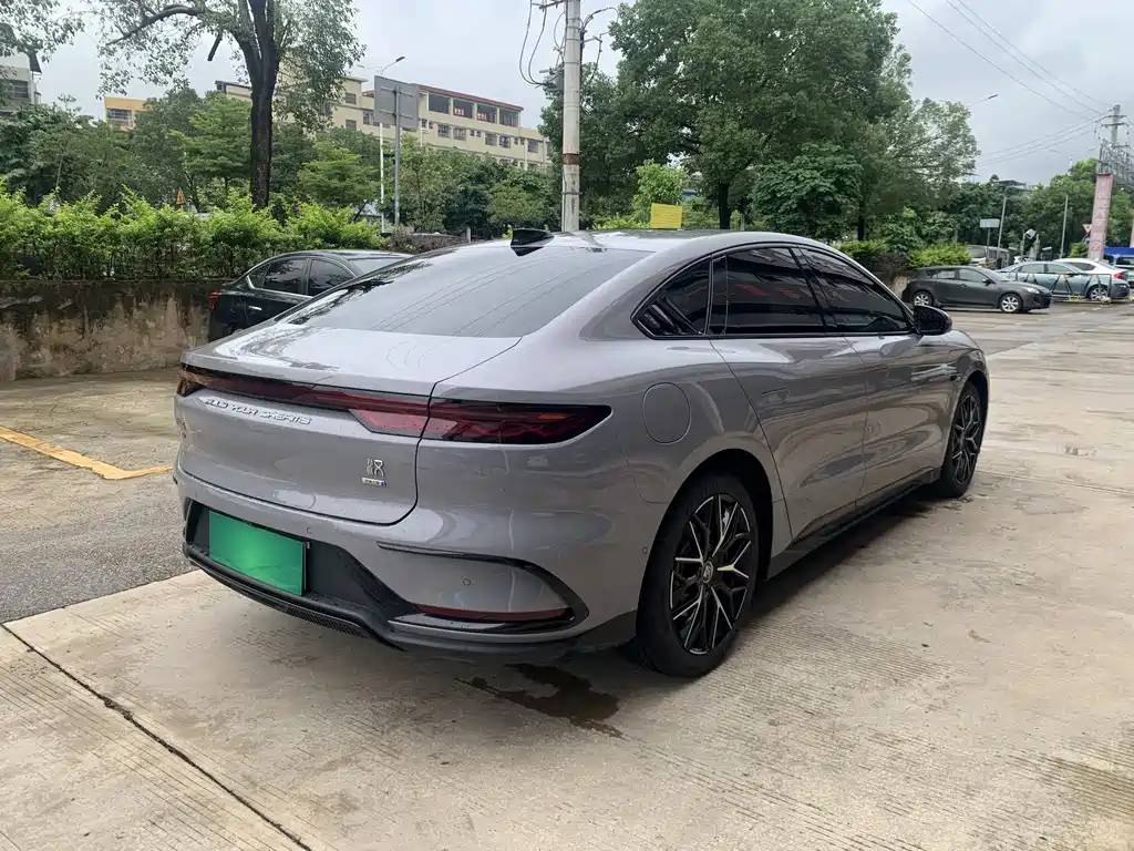 Han DM-i Smart Drive 125 KM Distinguished