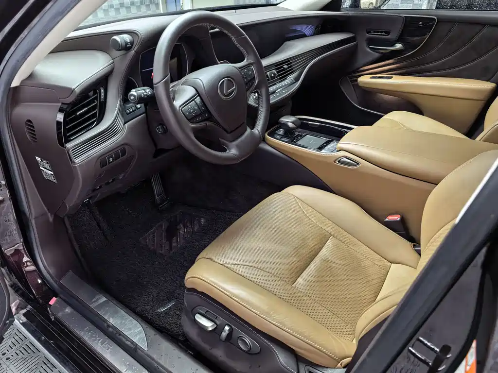 Lexus LS 500 h Outstanding CN-VI