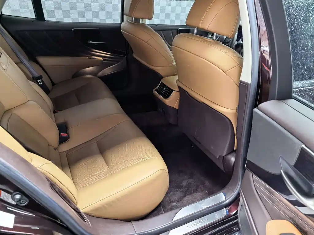 Lexus LS 500 h Outstanding CN-VI