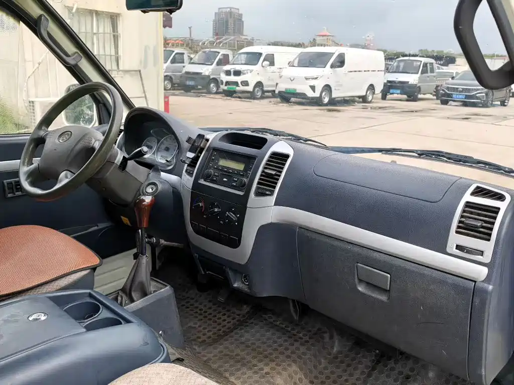 Golden Dragon Hiace 金旅海狮 2019款 2.0 L汽油厢货版龙运GL850短轴低顶V20