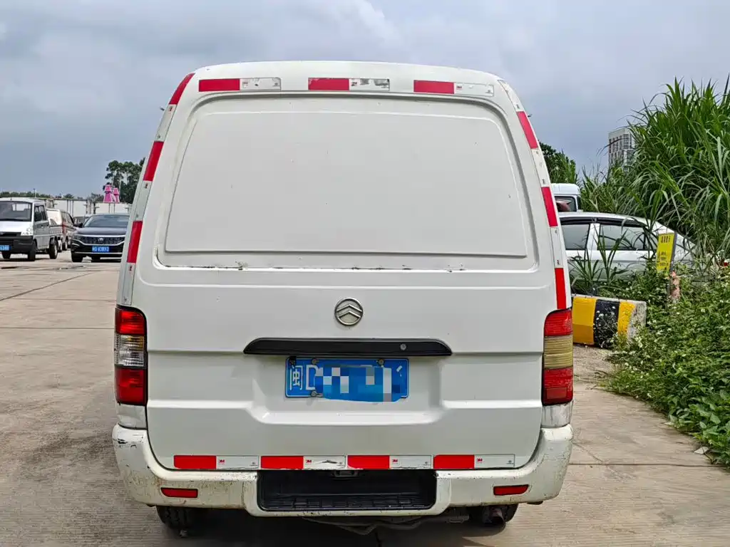 Golden Dragon Hiace 金旅海狮 2019款 2.0 L汽油厢货版龙运GL850短轴低顶V20