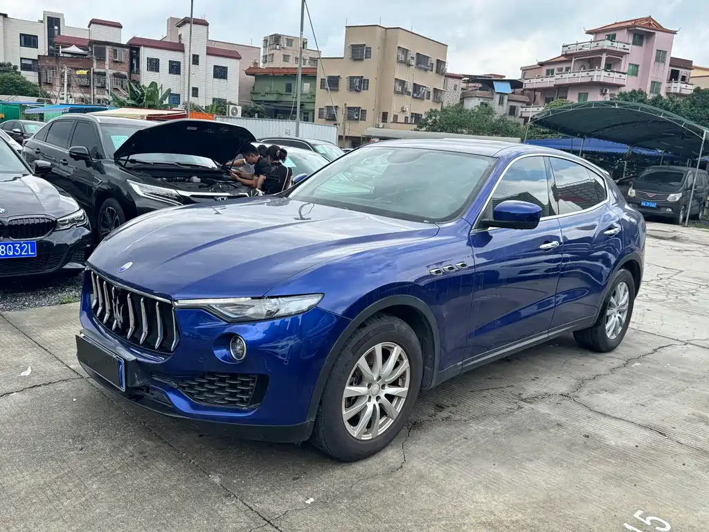 Levante 3.0 T Standard
