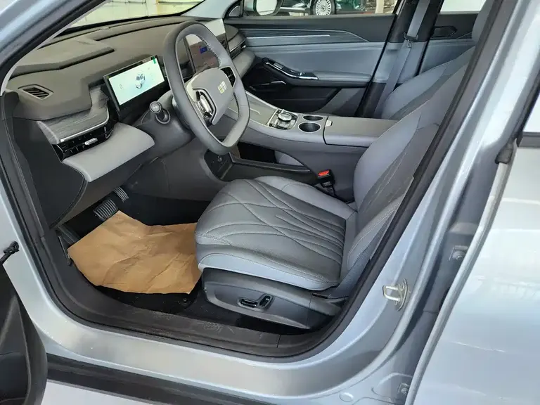 Geely Galaxy L6 EM-i 140 km Explorer +