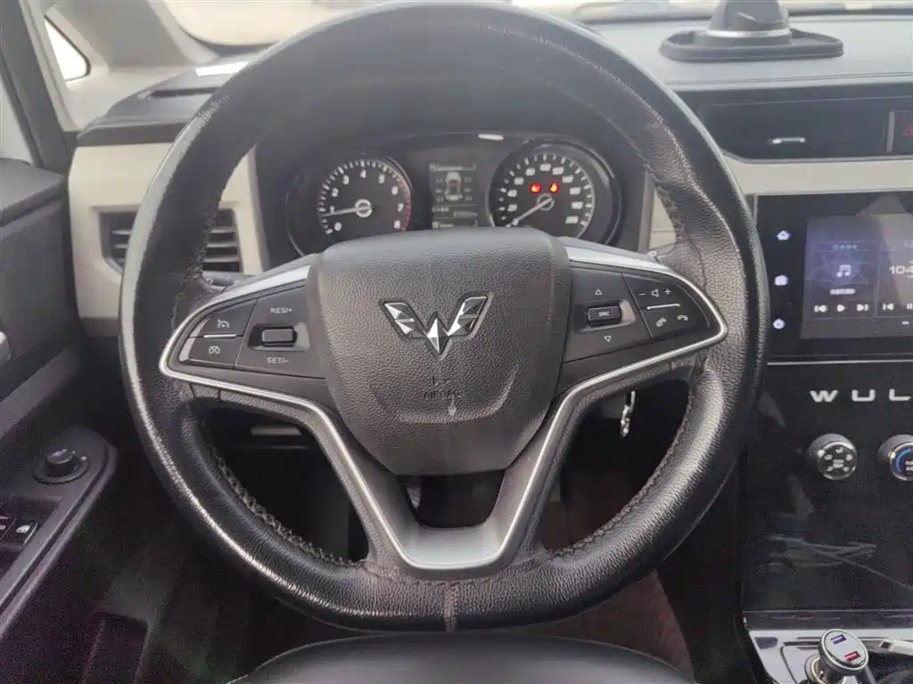 Wuling Hongguang PLUS 1.5 T Manual Luxury 7-seat