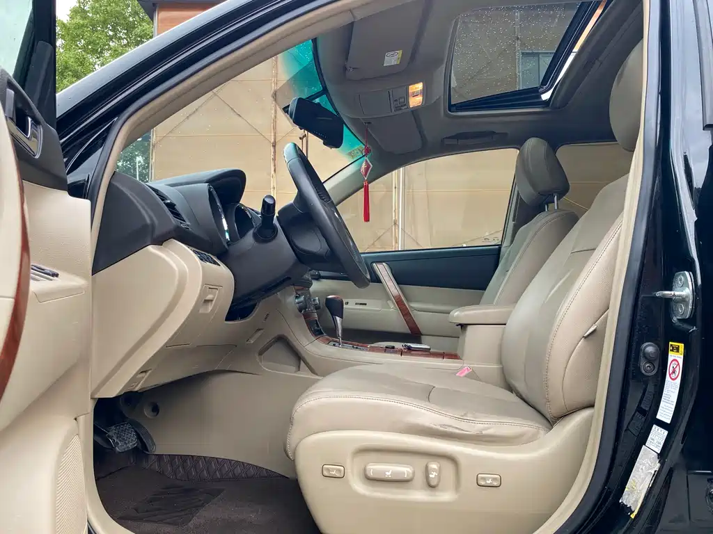 Highlander 2.7 L 2 WD 7-seat Supreme