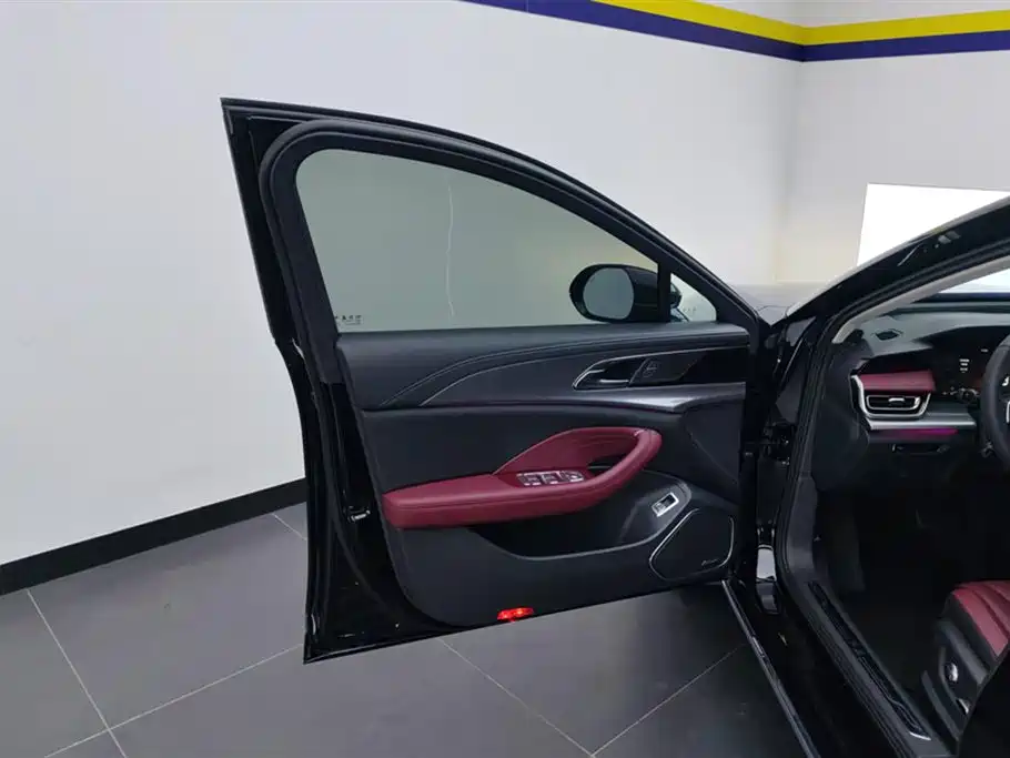 Hongqi H5 2.0 T Auto Connected Flagship