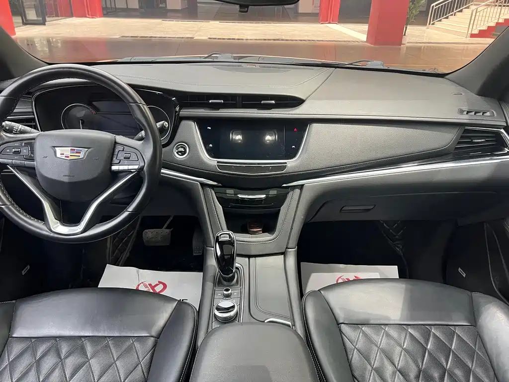Cadillac XT6 凯迪拉克XT6 2022款 2.0 T 七座四驱风尚120周年限量版