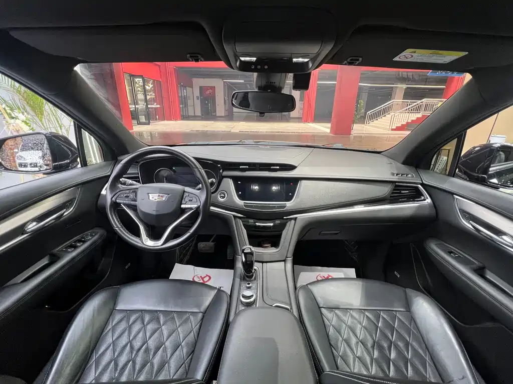 Cadillac XT6 凯迪拉克XT6 2022款 2.0 T 七座四驱风尚120周年限量版