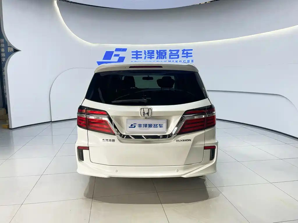 Elysion 2.4 L Luxury