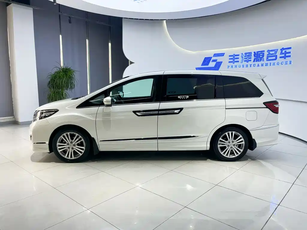 Elysion 2.4 L Luxury