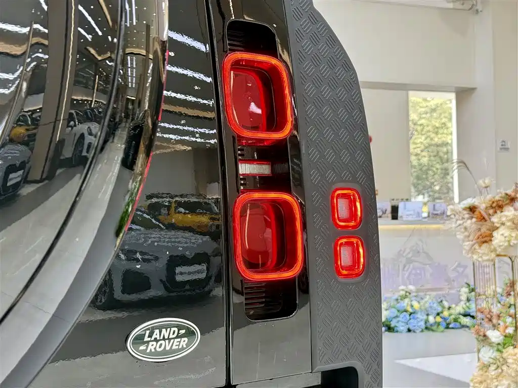 Land Rover Defender Facelift 110 3.0 T P400 Dark Special Edition