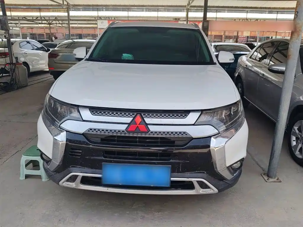 Outlander 2.4 L 4 WD Enjoyment 7-seat CN-V