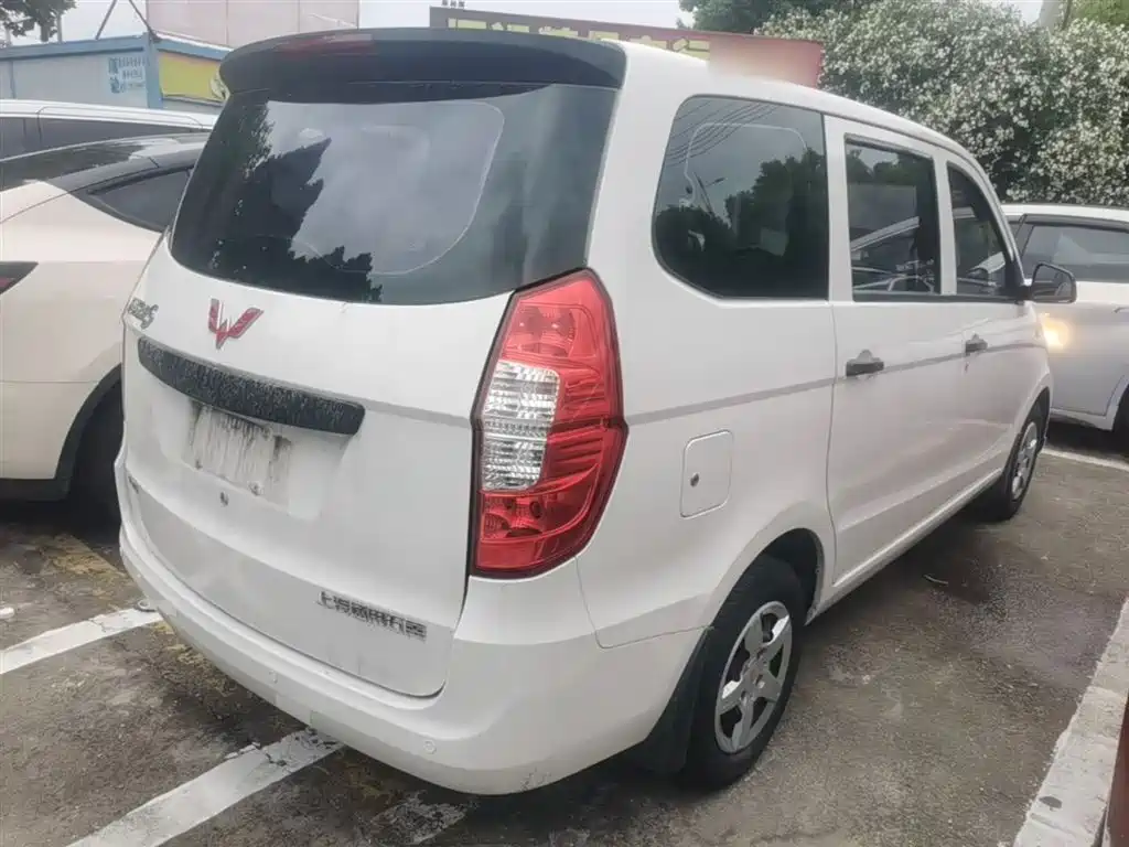 Wuling Hongguang 1.2 L S Basic CN-VI LSI