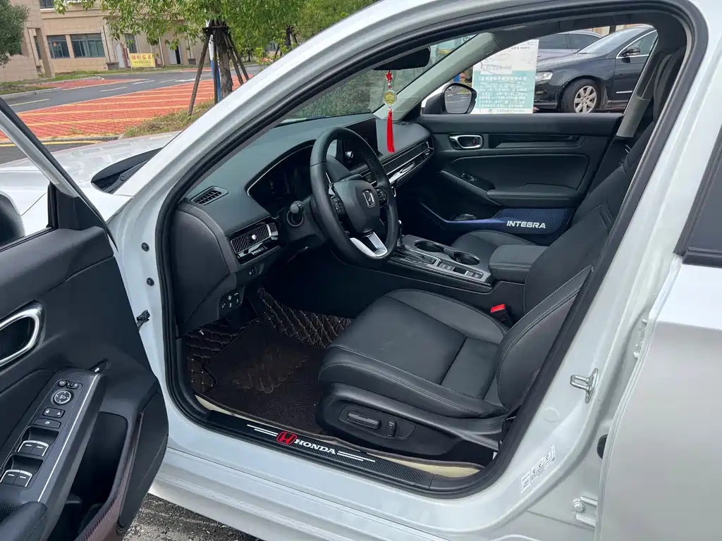 Integra 240 TURBO CVT Luxury