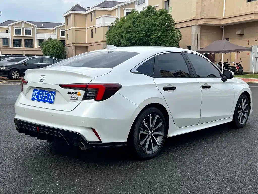Integra 240 TURBO CVT Luxury