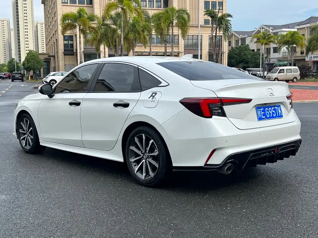 Integra 240 TURBO CVT Luxury