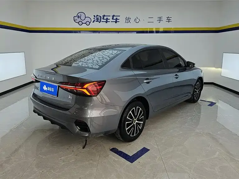 Roewe i5 1.5 L CVT Black Gold