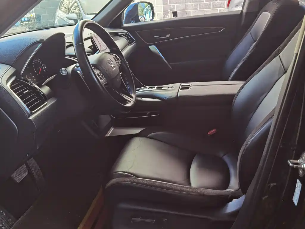 Avancier 370 TURBO 4 WD Premium