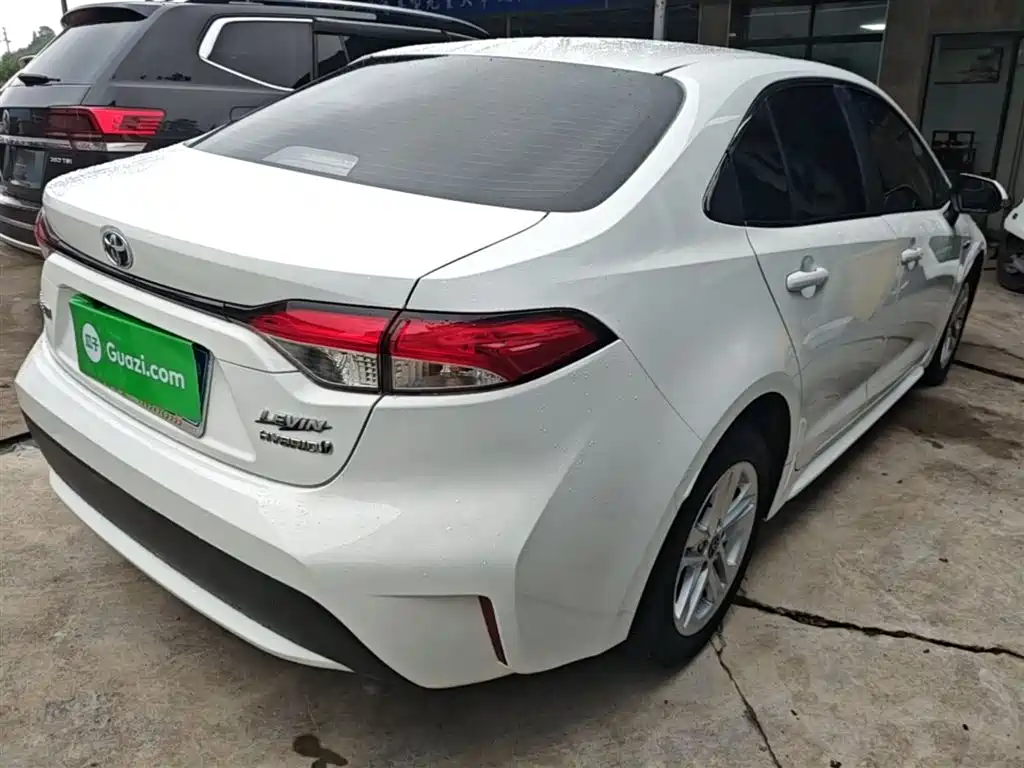 Levin Dual Engine 1.8 H E-CVT Leading