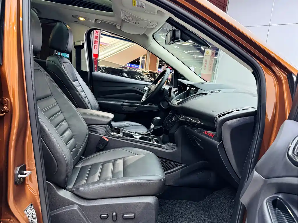 Kuga EcoBoost 245 4 WD Grand Wing